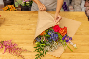 6 Creative Ways to Wrap Flowers Using Floral Paper